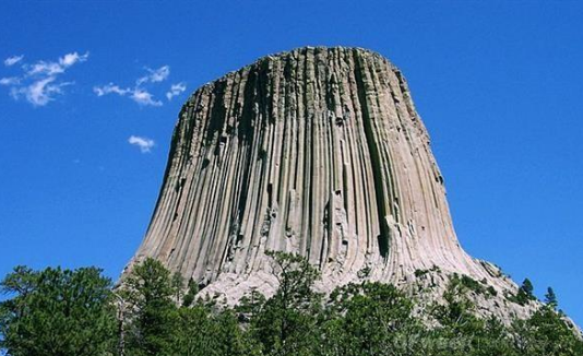 英國藝術(shù)家自制粘土3D打印機(jī)造魔鬼塔粘土模型